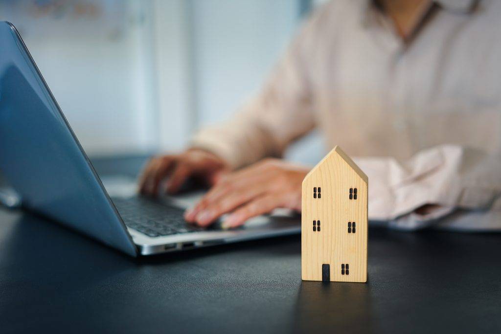 independent insurance adjuster in North Wales